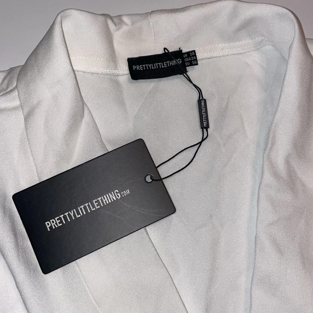 PrettyLittleThing Oversized Double Breasted Blazer Dress - Picture 6 of 8